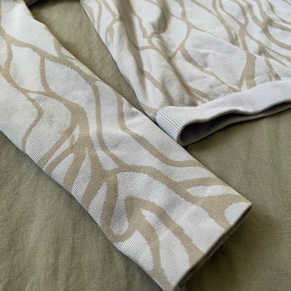 Fabletics Warm Weather Top - Picture 2 of 6